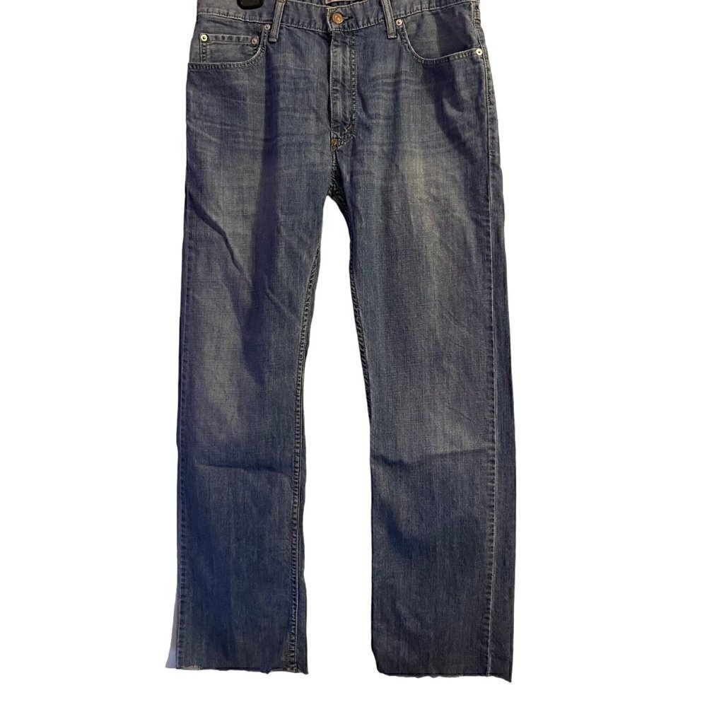 Levi's Straight Fit 505 Jean's Med Wash Distressed Hem Relaxed Fit Western 33x32